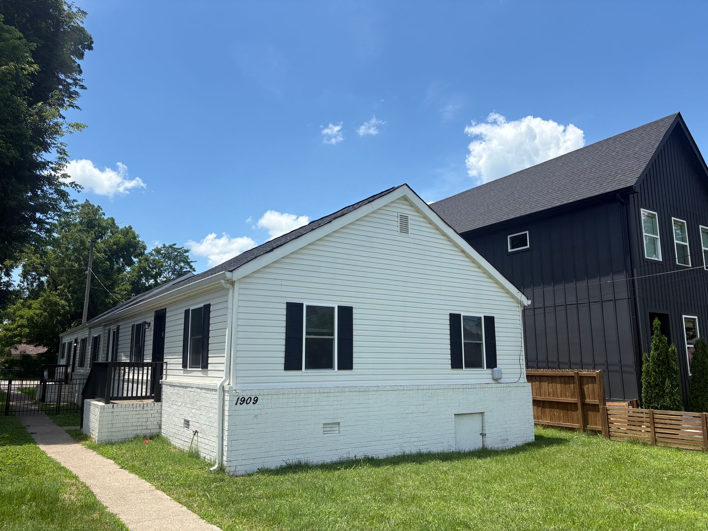 Nashville Apartment: 1909 10th Avenue North