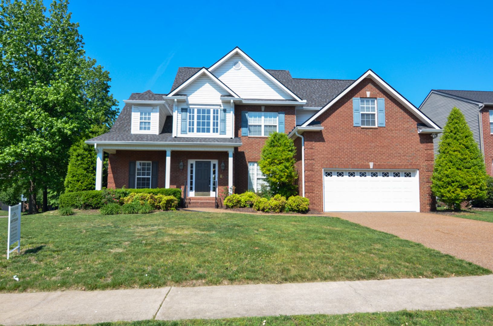 Hendersonville House: 109 Fieldcrest Ct
