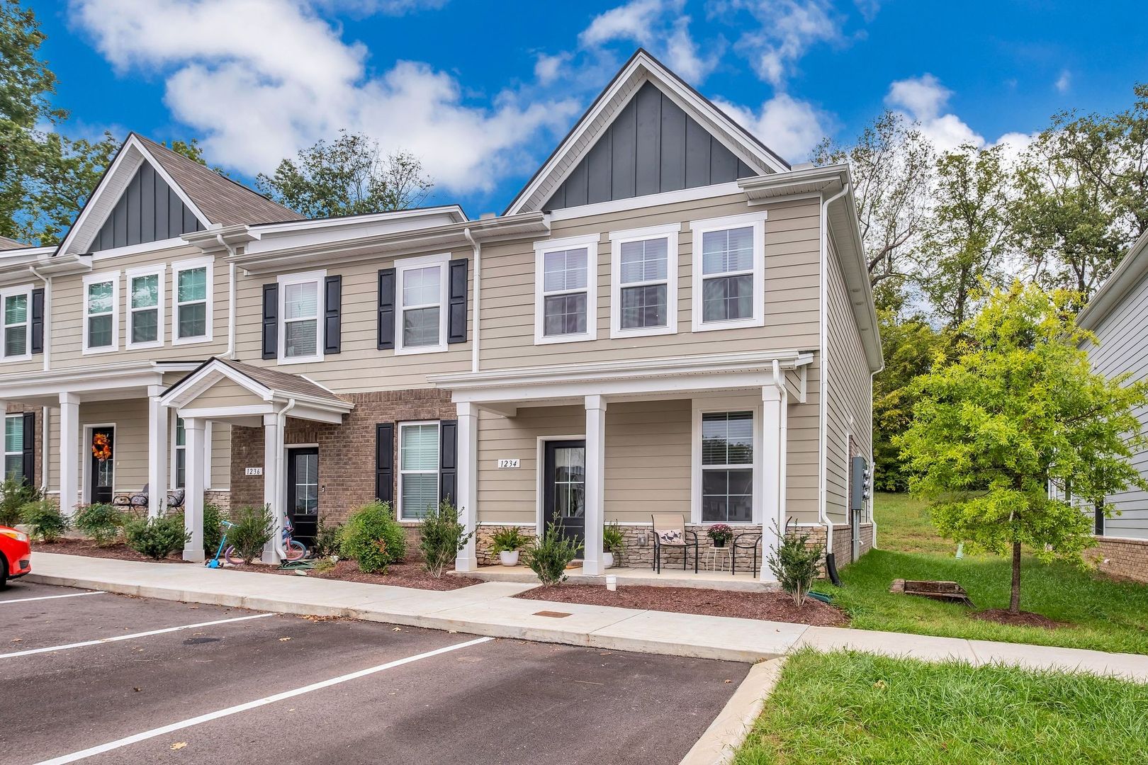 Columbia Townhome: 1234 Mason Dale