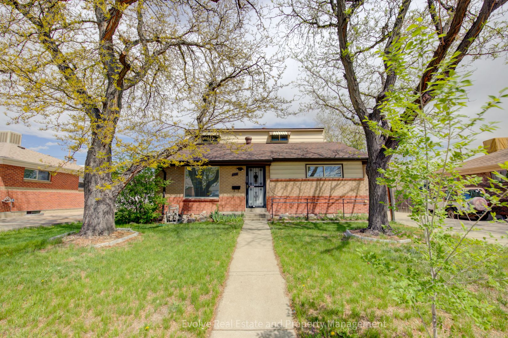 Denver House: 6900 Larsh Dr