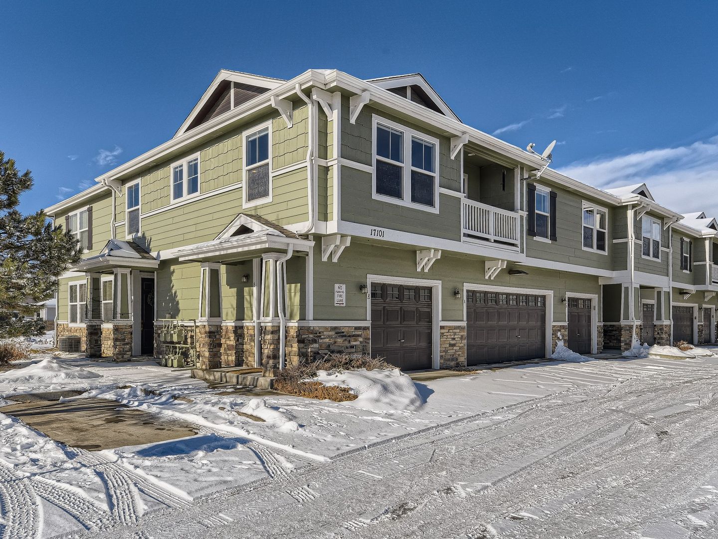Parker Townhome: 17101 Waterhouse Cir #E