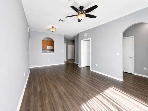 Attention Graduate Students: 2 Bedroom 2 Bathroom OFF CAMPUS HOUSING! – photo 1