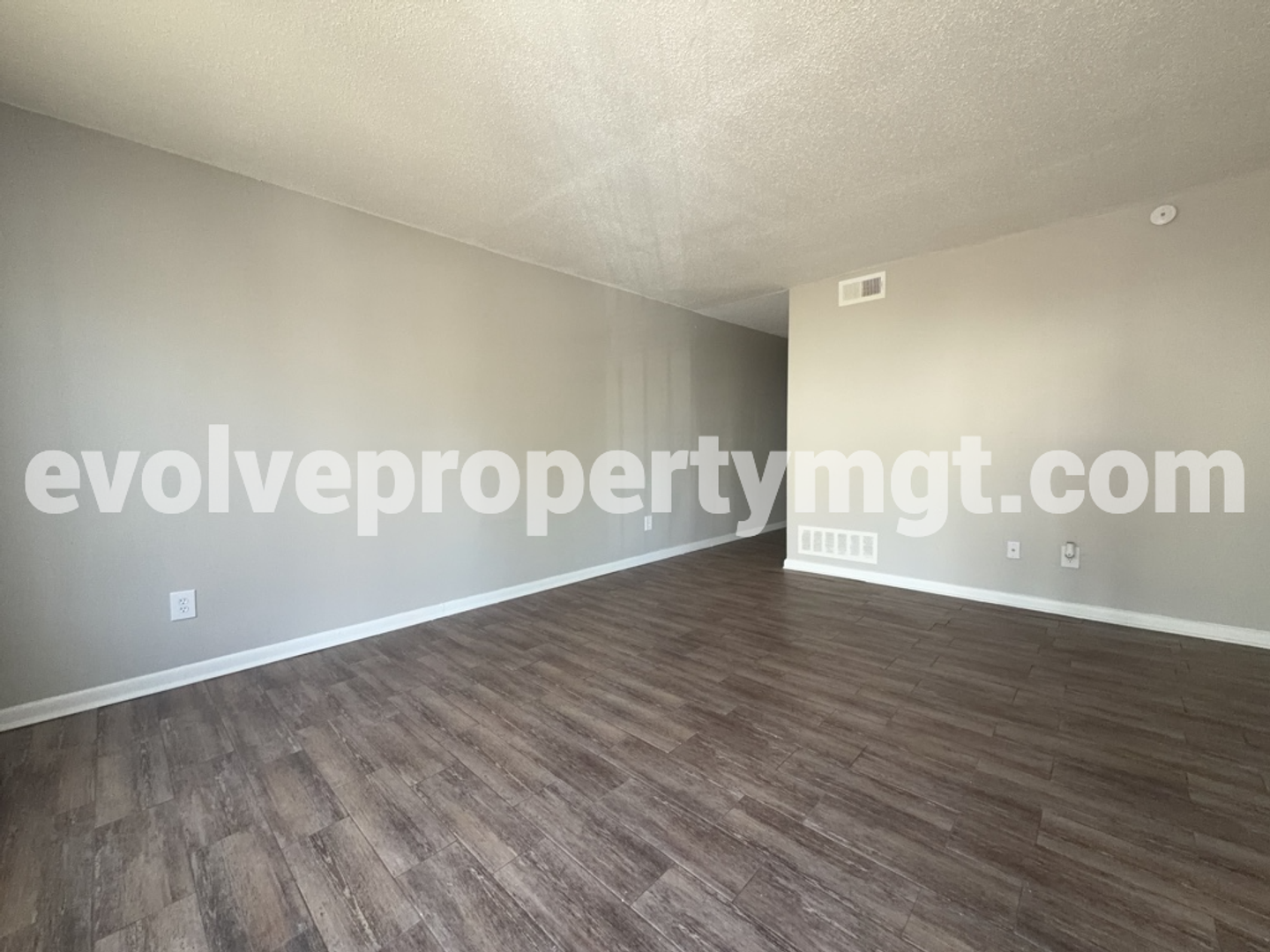 Memphis Townhome: 689 Miles Drive