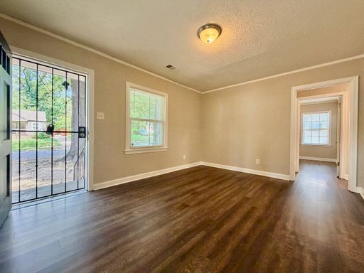 Clean & Spacious Home in 38111 – photo 1