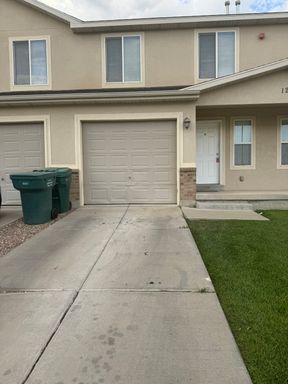 2 bed 2.5 bath in Vernal!