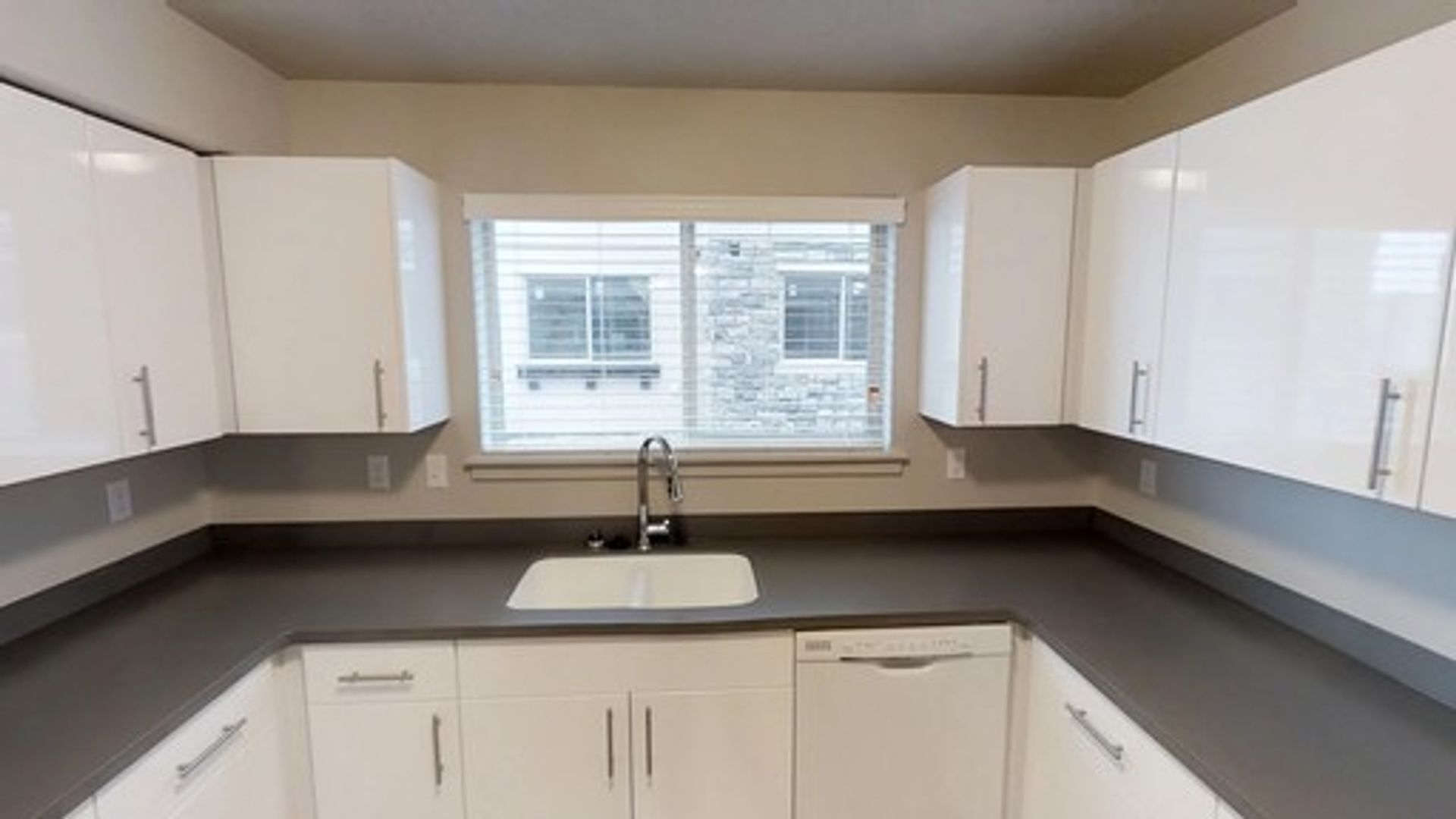 2 BED 1 BATH APARTMENT FOR RENT IN OREM!!! 