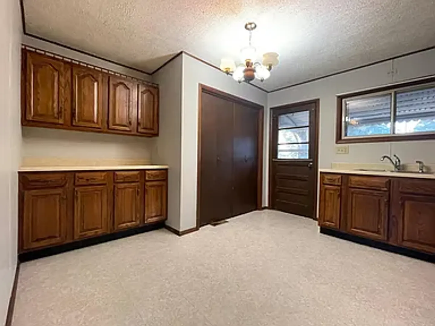 1641 Broadmoor Ave, Evansville, IN 47714