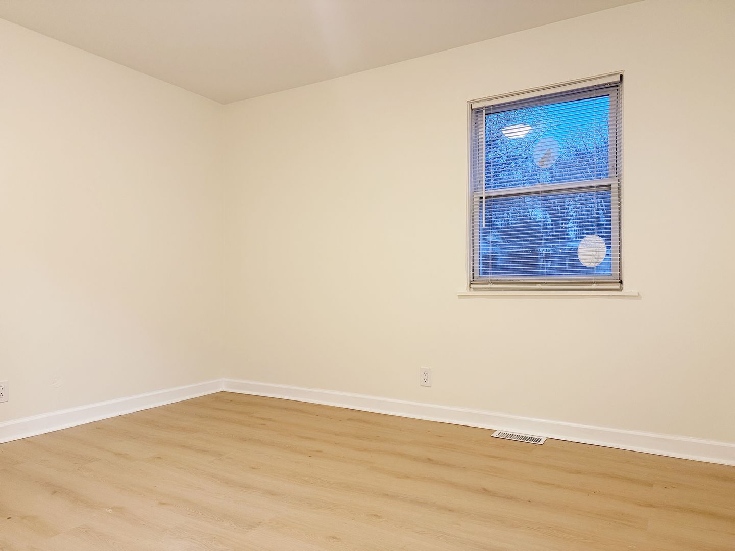 700 Village Ln, Unit 1, Newburgh, IN 47630