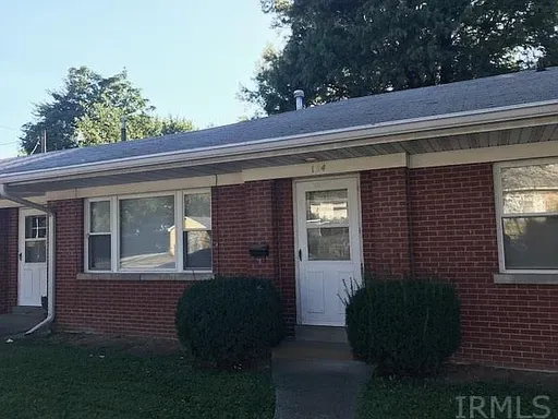1339 E Illinois St, Evansville, One Bedroom, One Bathroom – photo 1