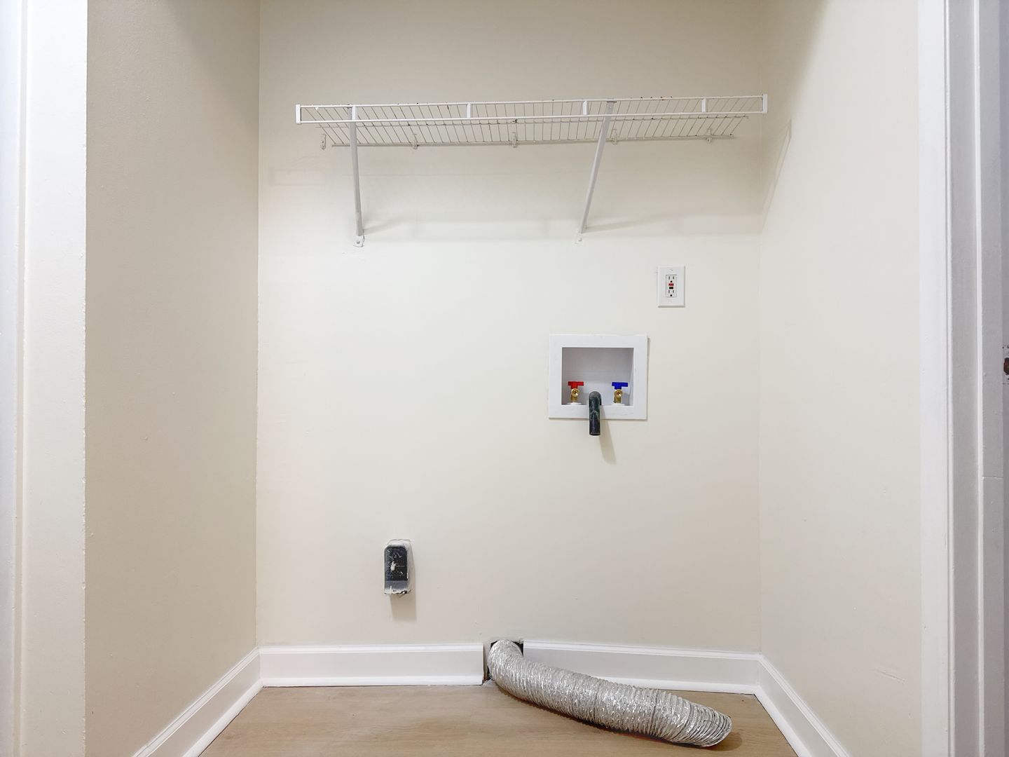 700 Village Ln, Unit 1, Newburgh, IN 47630