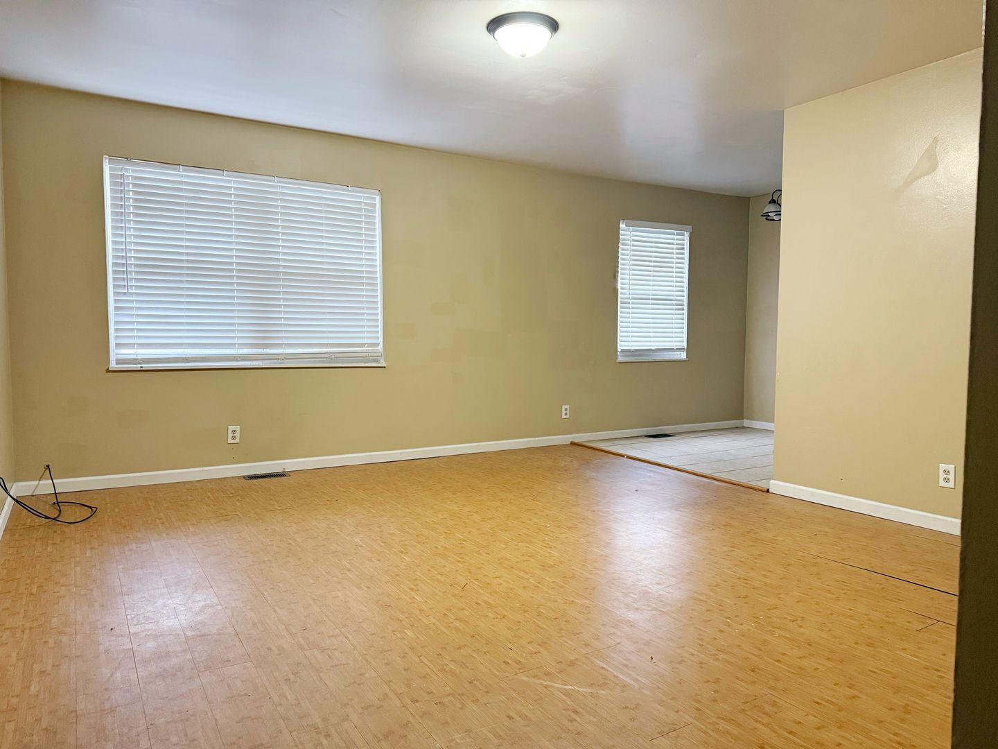 700 Village Ln, Unit 1, Newburgh, IN 47630