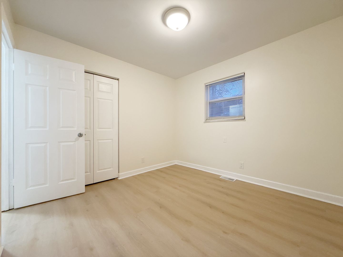 700 Village Ln, Unit 1, Newburgh, IN 47630