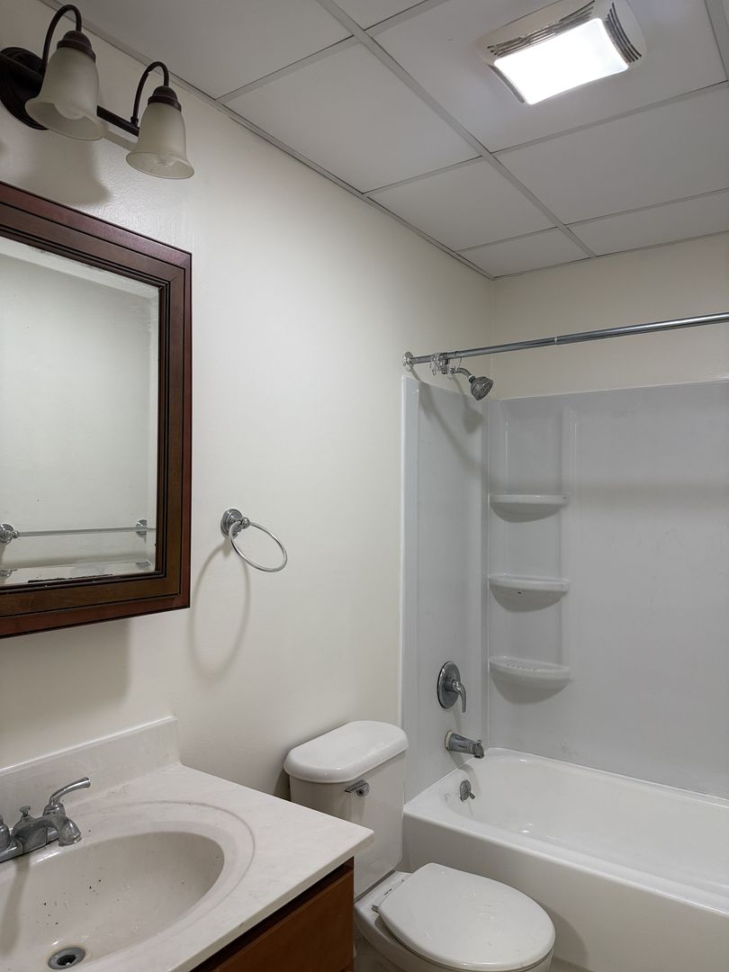 700 Village Ln, Unit 1, Newburgh, IN 47630