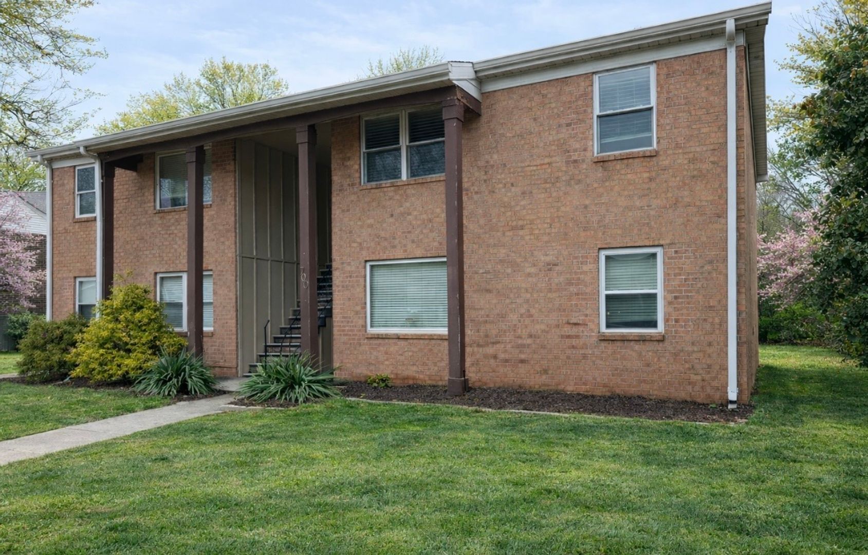 700 Village Ln, Unit 1, Newburgh, IN 47630