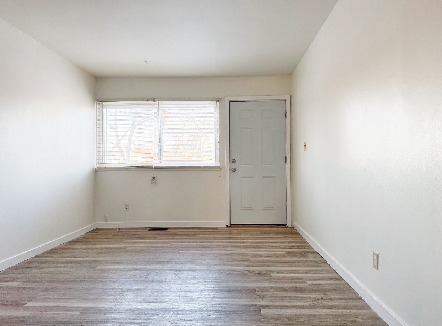 902 Fairlawn CT, Evansville, IN 47711