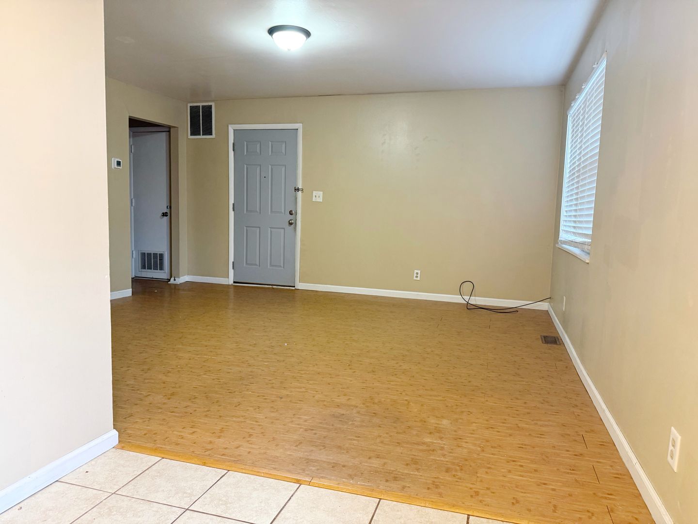 700 Village Ln, Unit 1, Newburgh, IN 47630