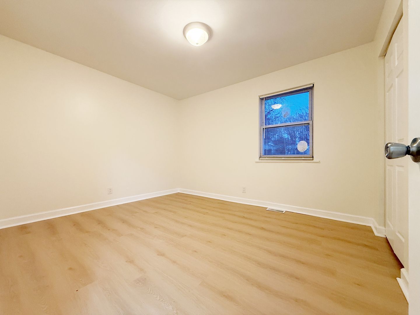 700 Village Ln, Unit 1, Newburgh, IN 47630