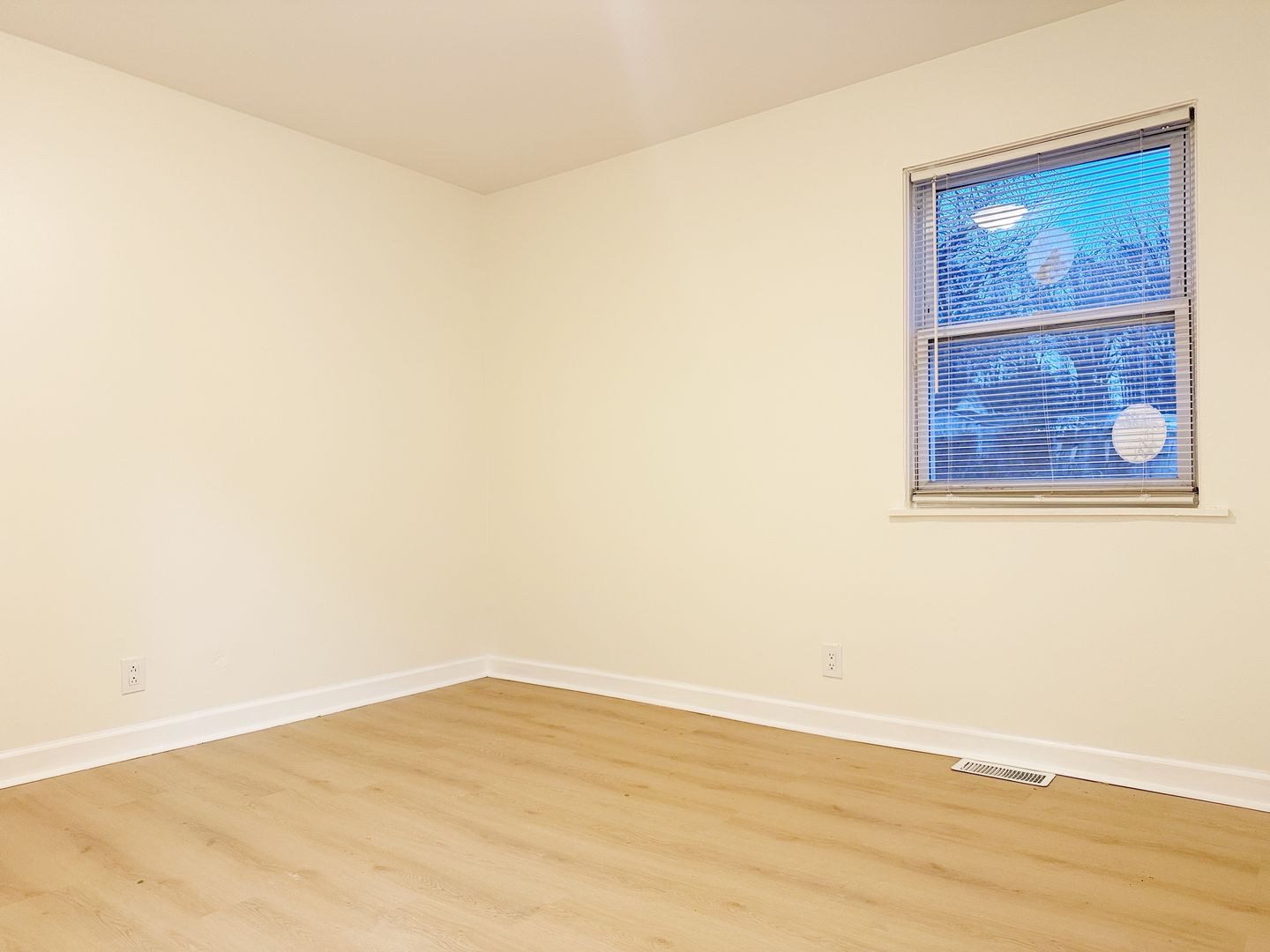 700 Village Ln, Unit 1, Newburgh, IN 47630