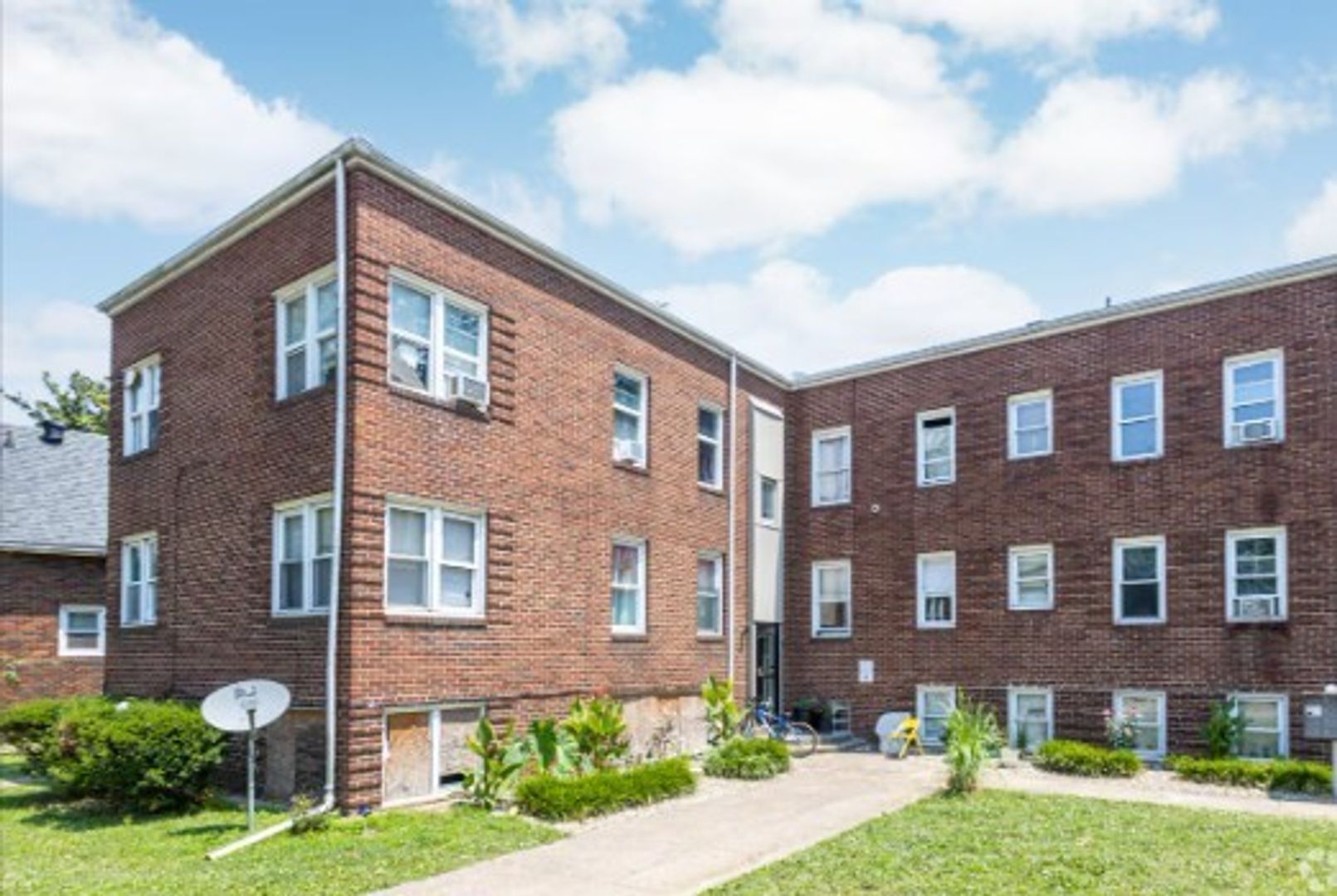 Evansville Apartment: 1510 SE Riverside Dr