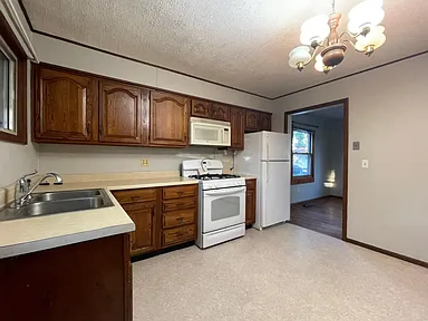 1641 Broadmoor Ave, Evansville, IN 47714