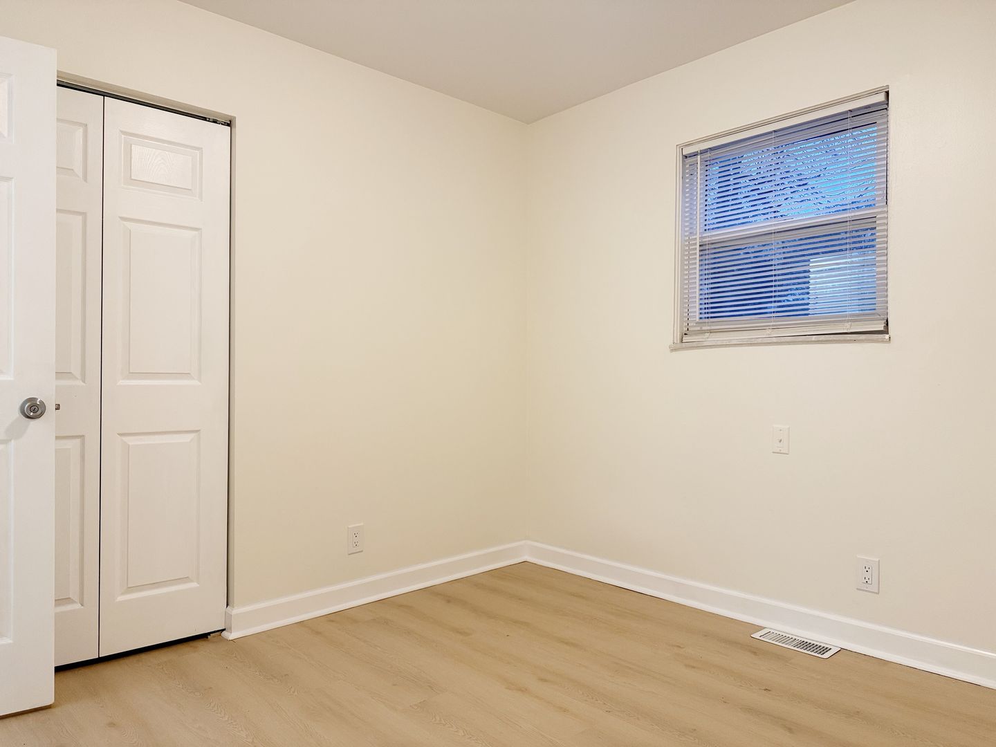 700 Village Ln, Unit 1, Newburgh, IN 47630