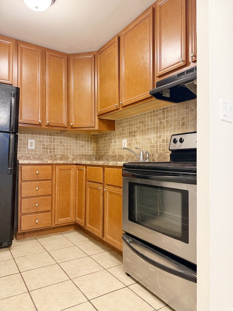 700 Village Ln, Unit 1, Newburgh, IN 47630