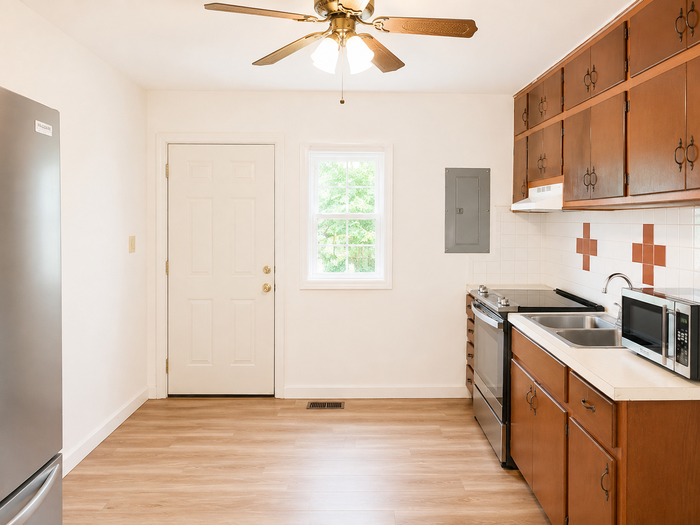 902 Fairlawn CT, Evansville, IN 47711