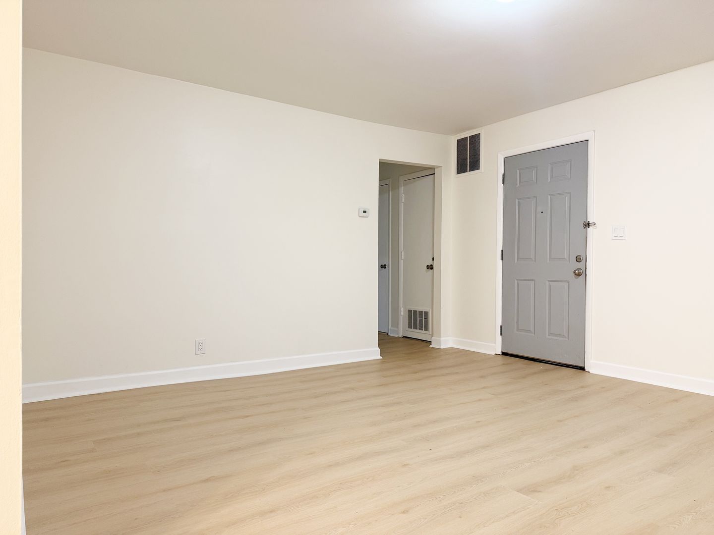 700 Village Ln, Unit 1, Newburgh, IN 47630