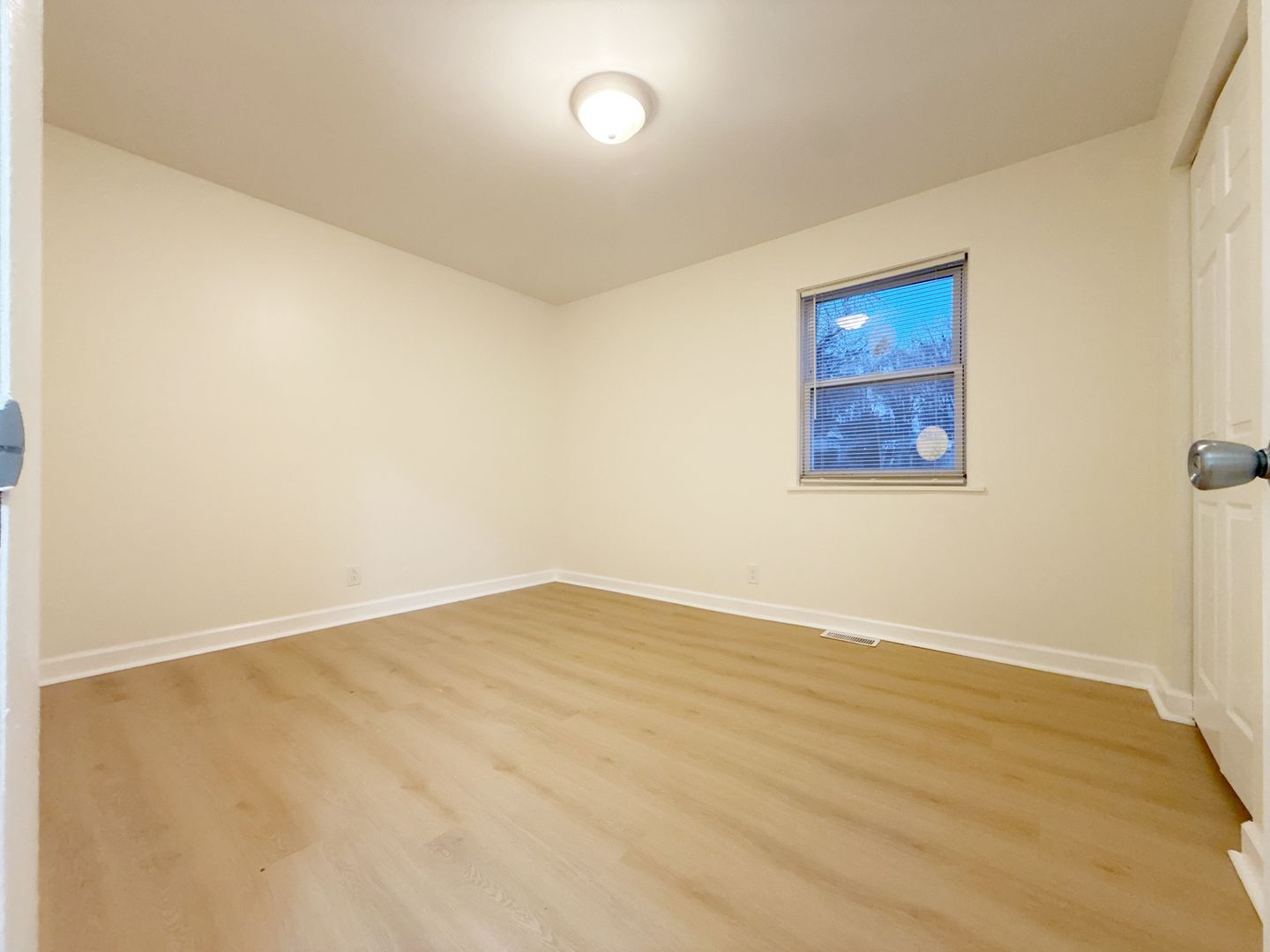 700 Village Ln, Unit 1, Newburgh, IN 47630