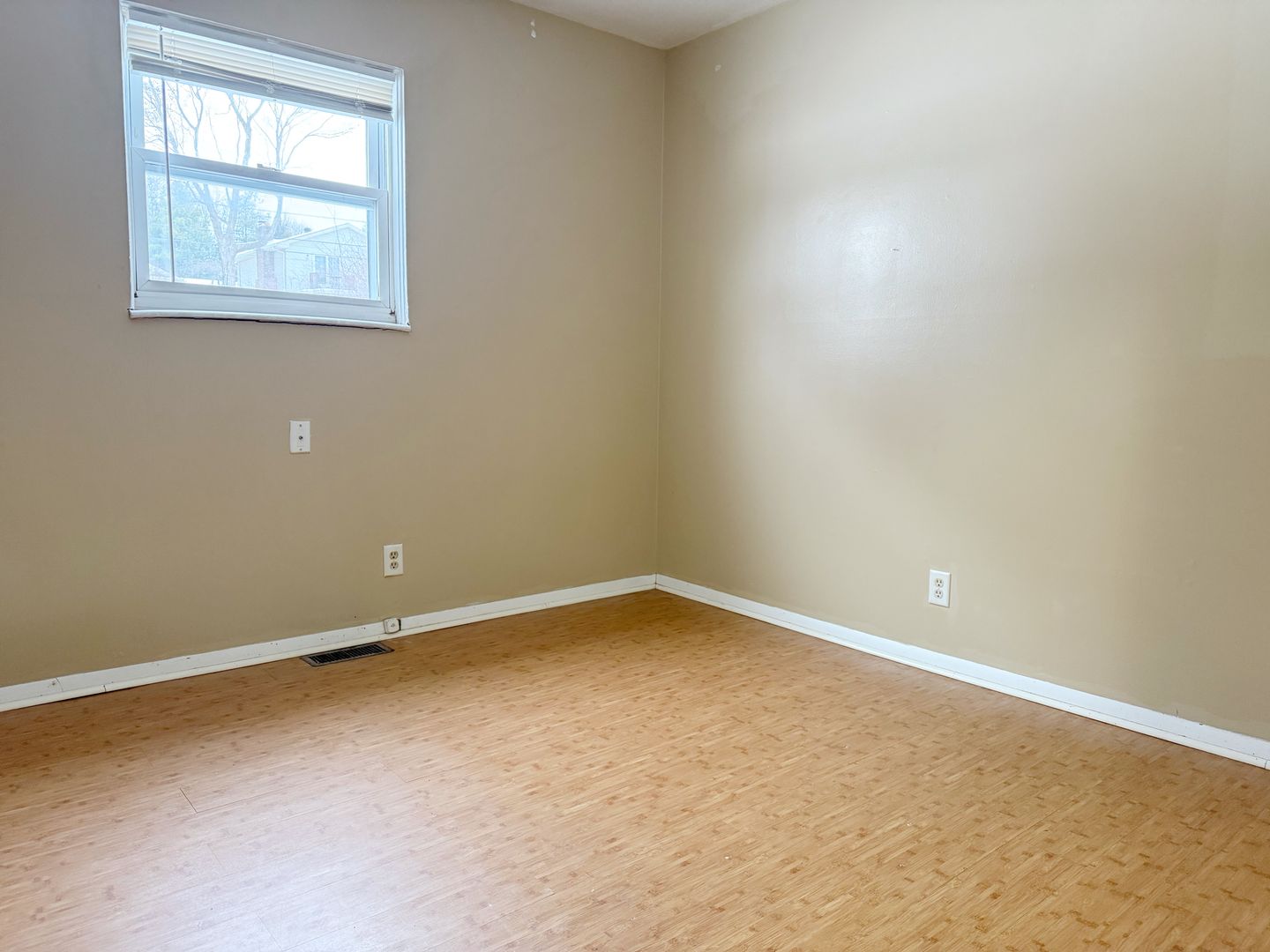 700 Village Ln, Unit 1, Newburgh, IN 47630