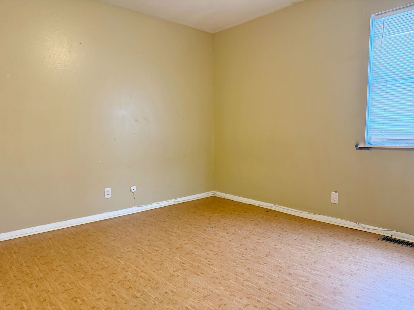 700 Village Ln, Unit 1, Newburgh, IN 47630