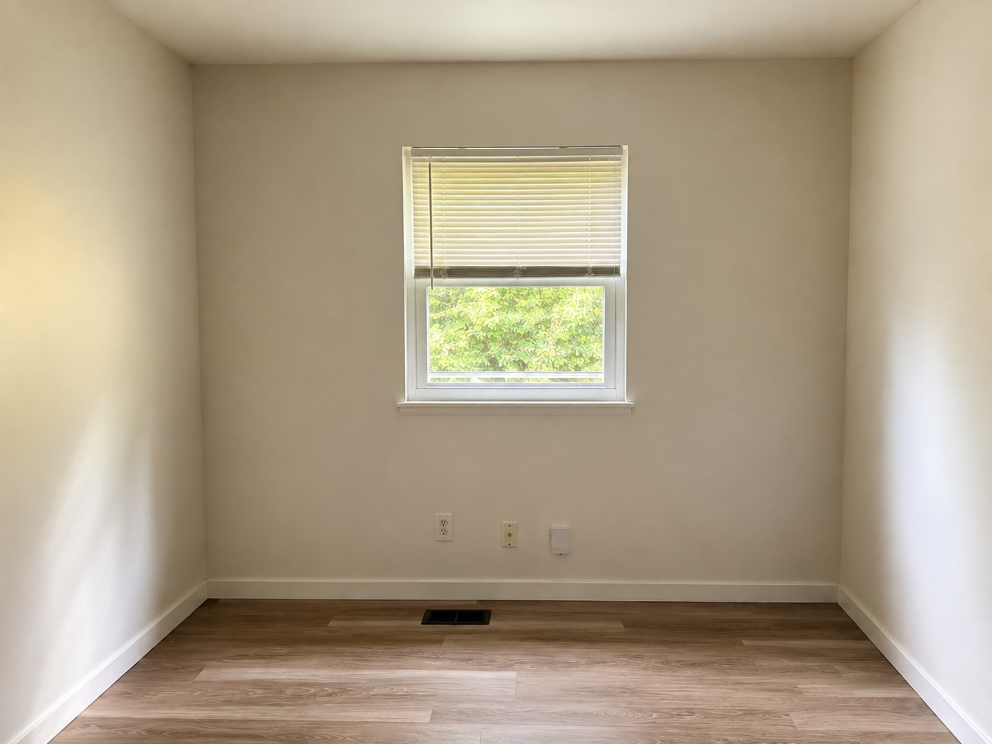 902 Fairlawn CT, Evansville, IN 47711