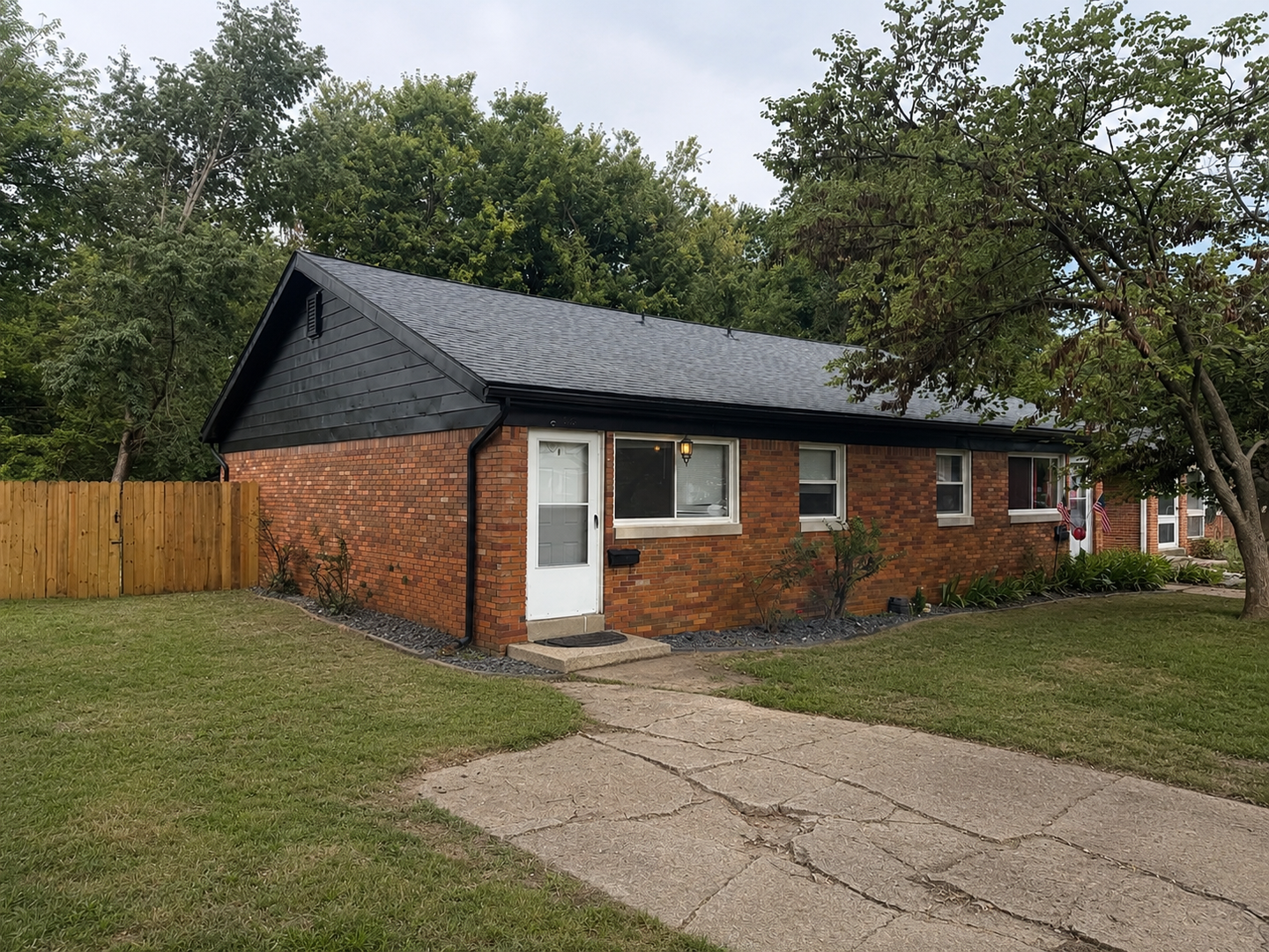 Evansville Apartment: 902 - 904 Fairlawn Cir