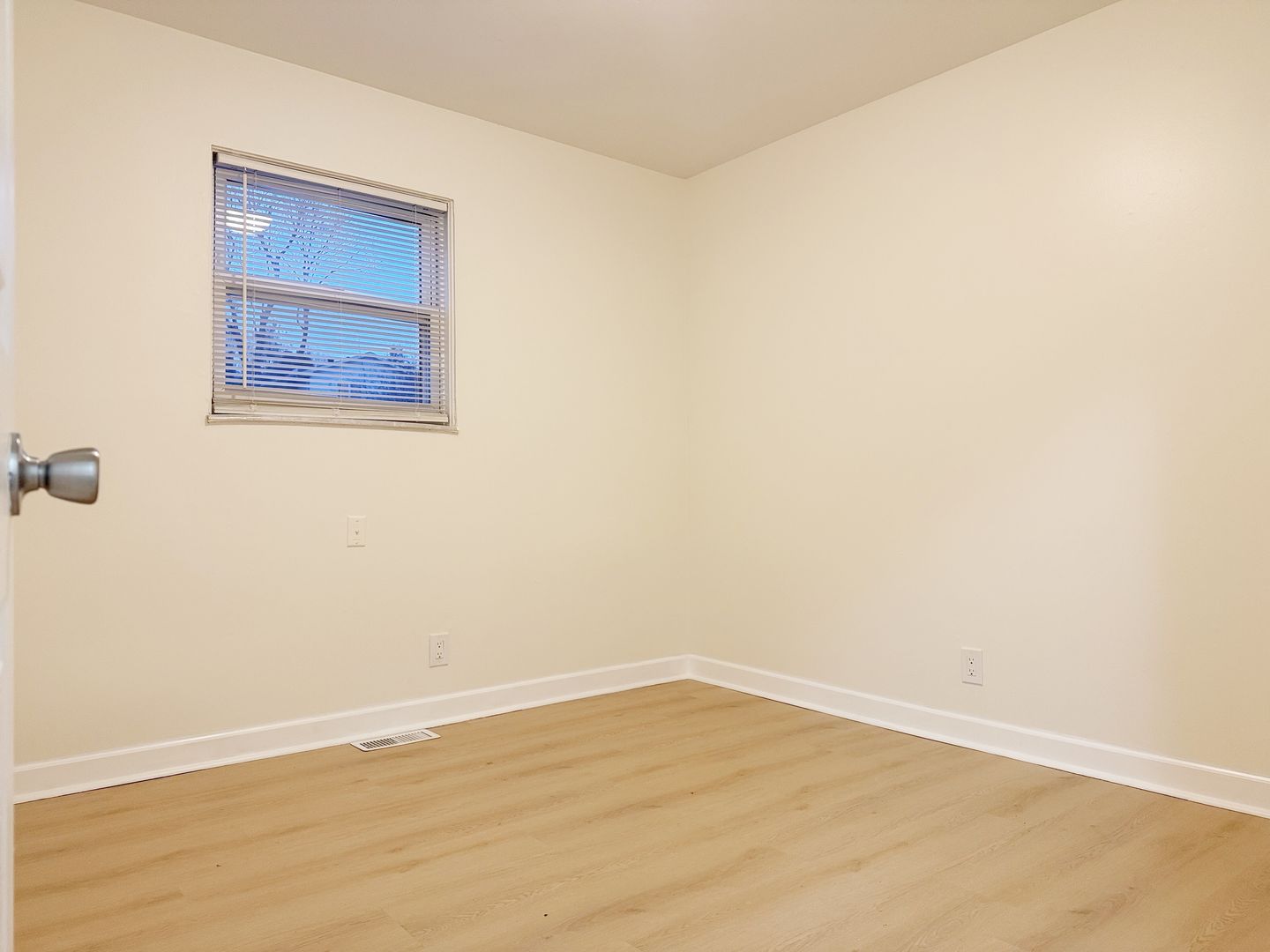 700 Village Ln, Unit 1, Newburgh, IN 47630