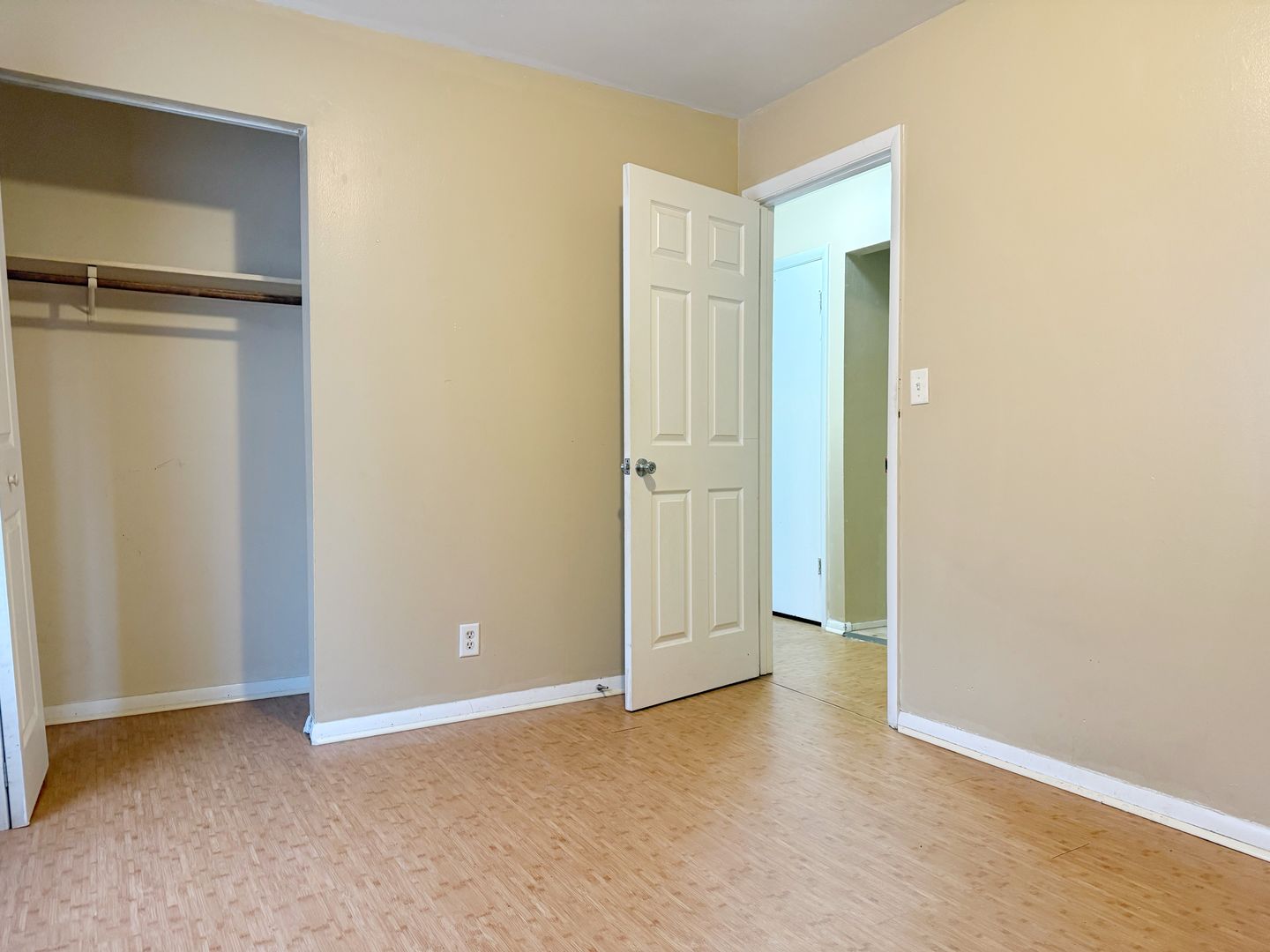 700 Village Ln, Unit 1, Newburgh, IN 47630