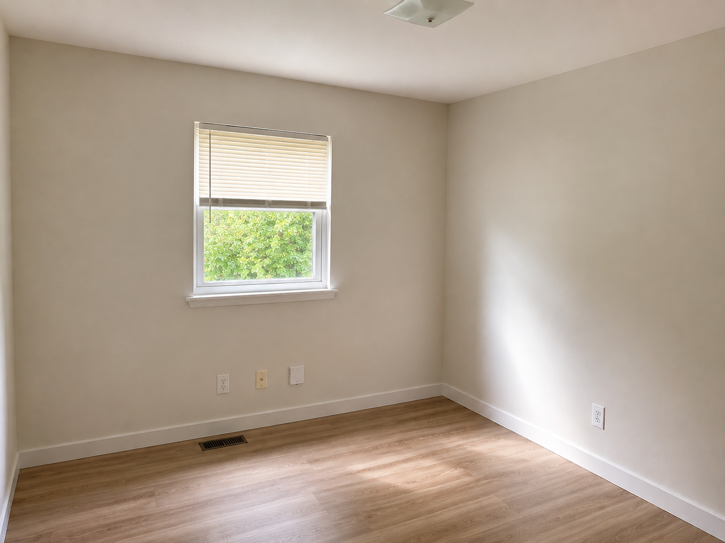 902 Fairlawn CT, Evansville, IN 47711