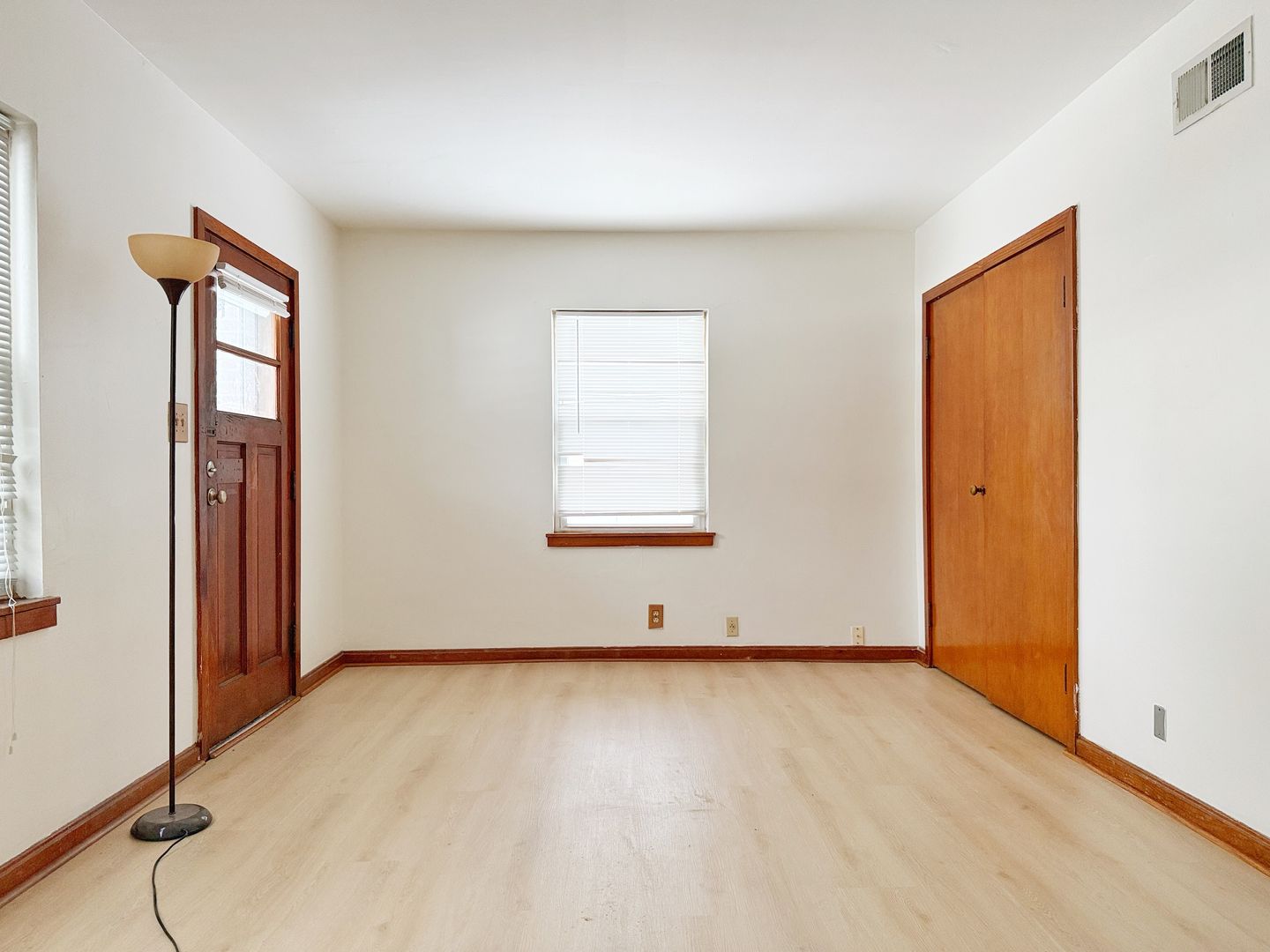 1339 E Illinois St, Evansville, one bedroom, one bathroom