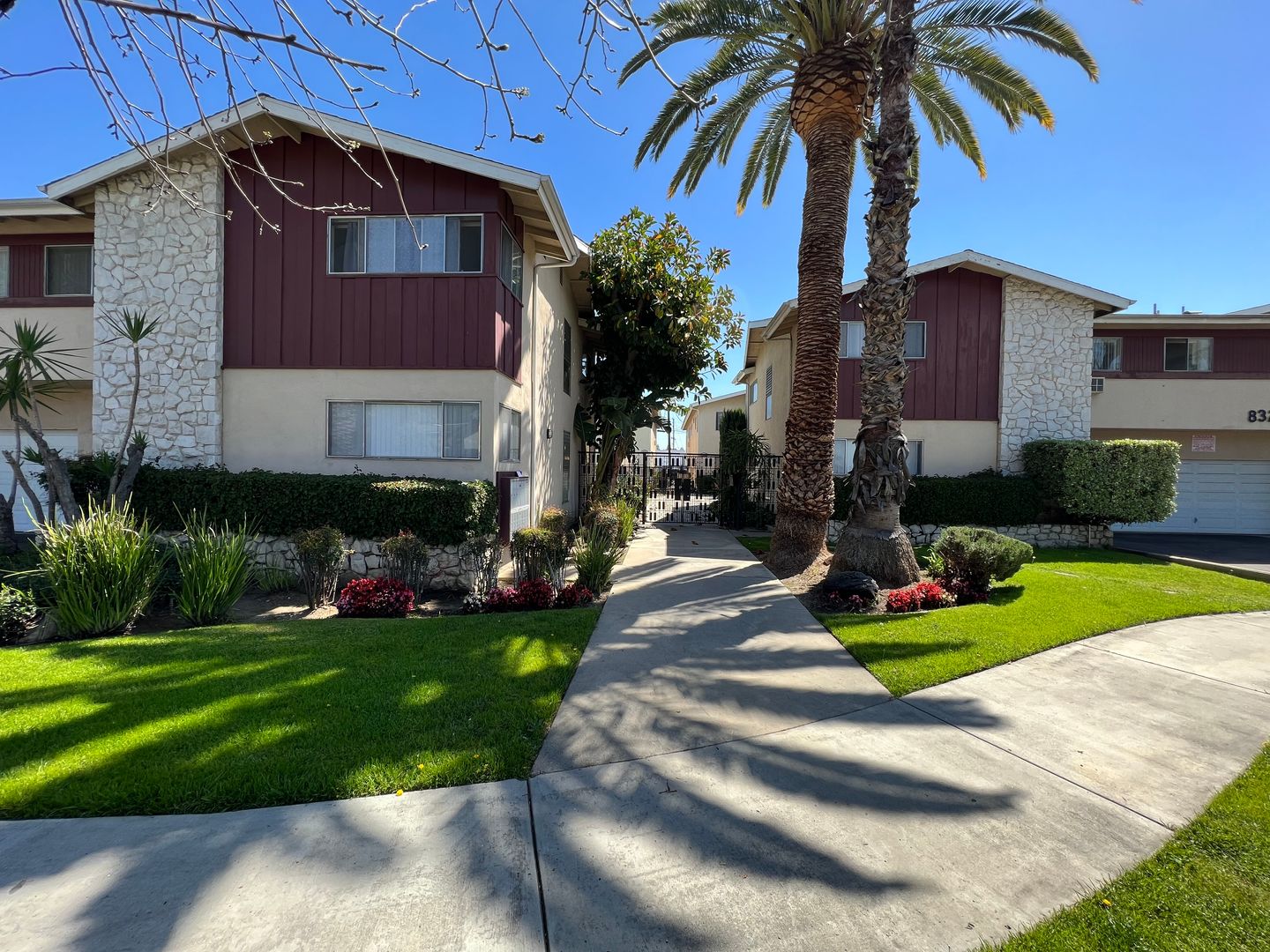 Northridge Apartment: 8326 - 8334 Amigo Ave