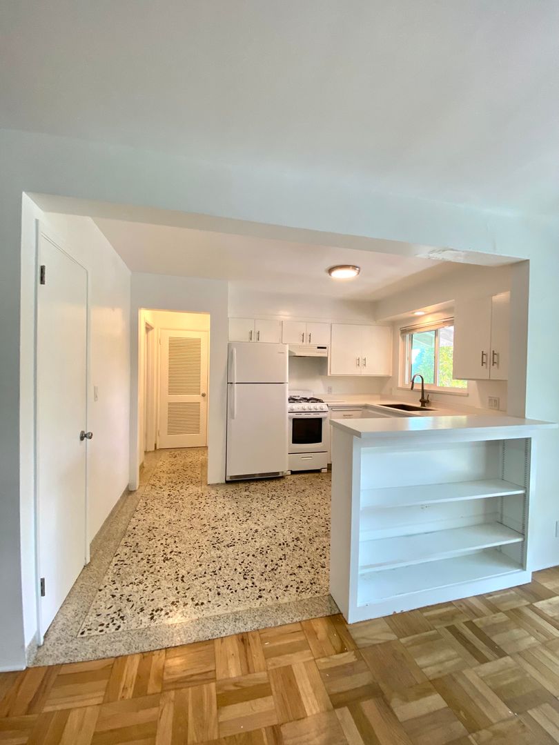 Santa Barbara Apartment: 216 N. Milpas Street