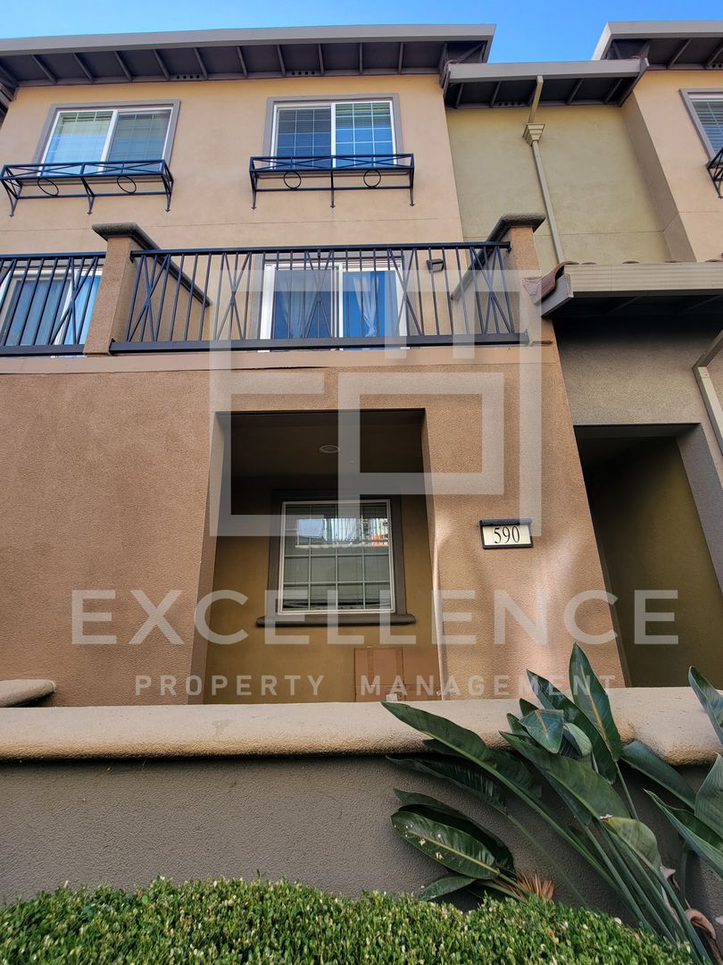 San Jose Townhome: 590 Almaden Walk Loop