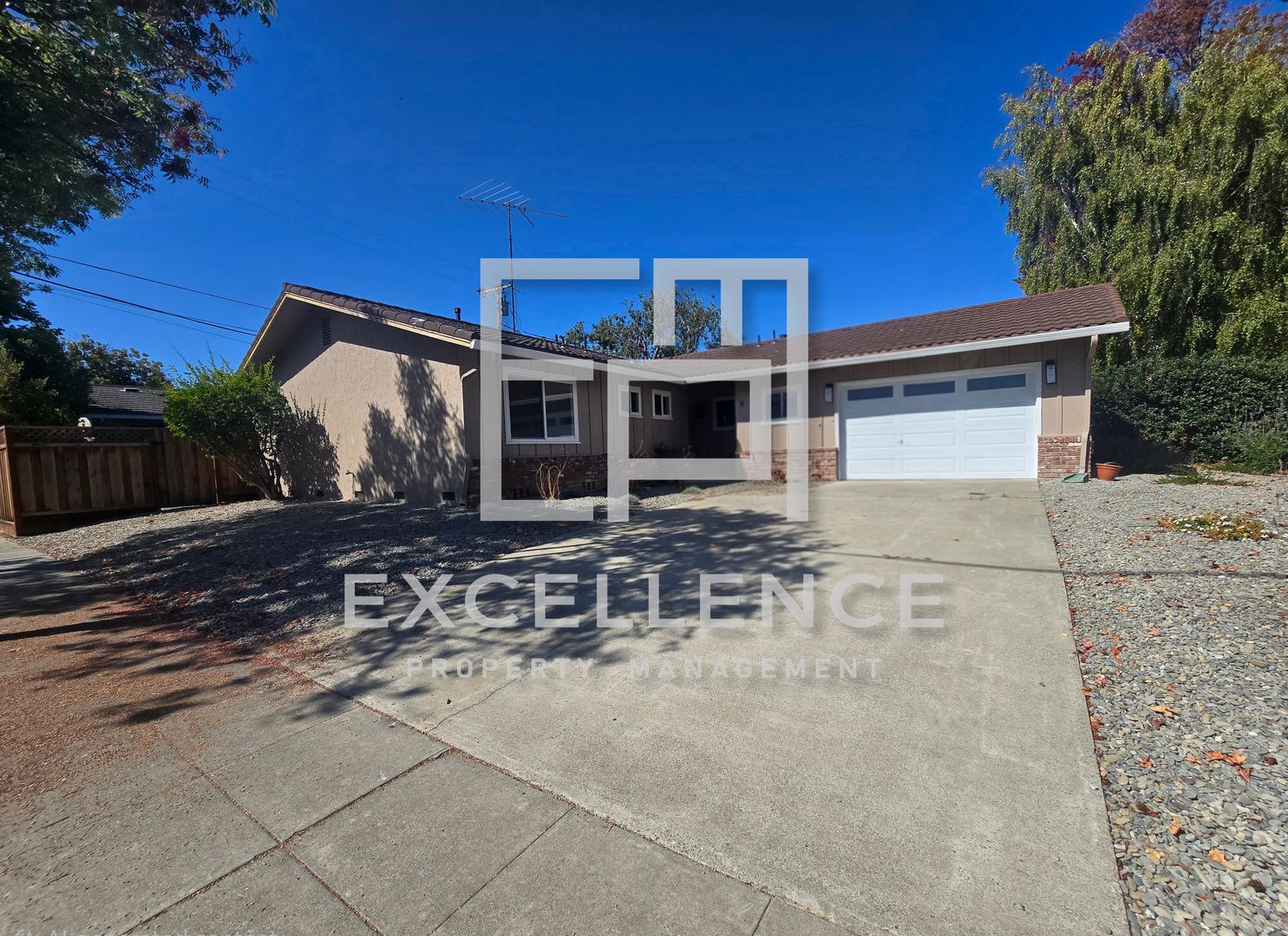 Sunnyvale House: 405 Leota Ave