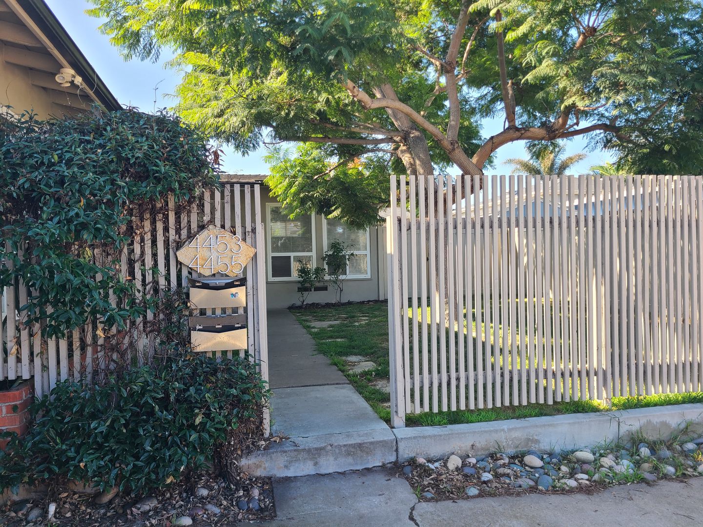 San Diego House: 4455 Castelar St