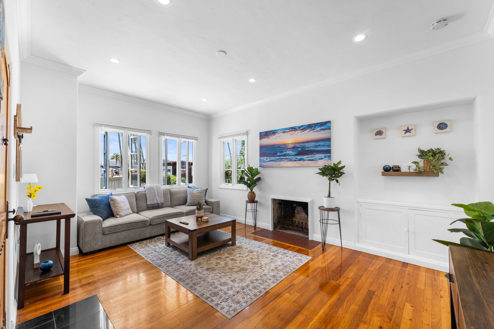 San Diego House: 1303 Cave St