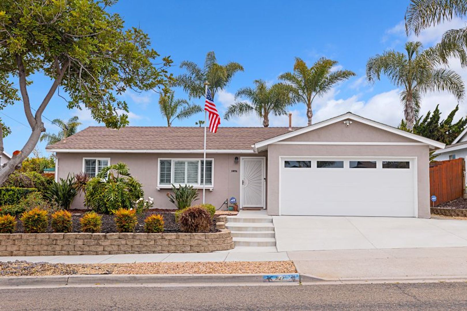 Oceanside House: 3127 Thunder Dr