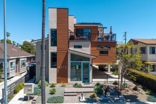 Beautiful 3 bed 2.5 baths "fully furnished" townhouse in the charming neighborhood of University Heights. – photo 1