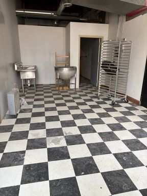 The Bag Factory – Suite 40B | Prime Retail or Office Space on Chicago Ave