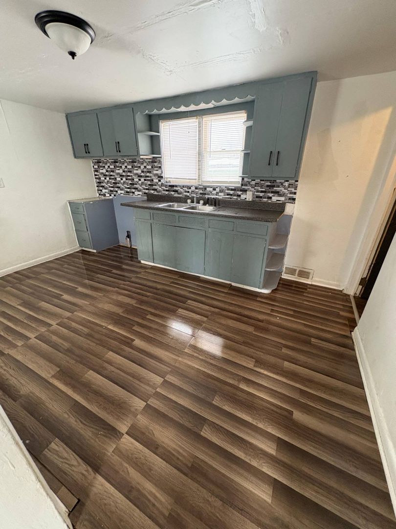 Goshen House: 906 S 15th St