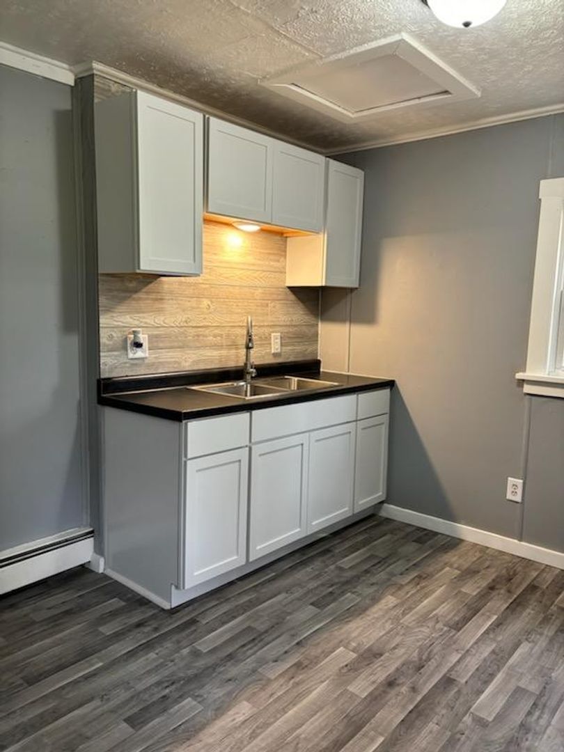 Middlebury Apartment: 52769 IN-13