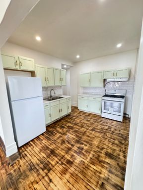 Updated 1-Bedroom Apartment – All Utilities Included | $995/Month – photo 1