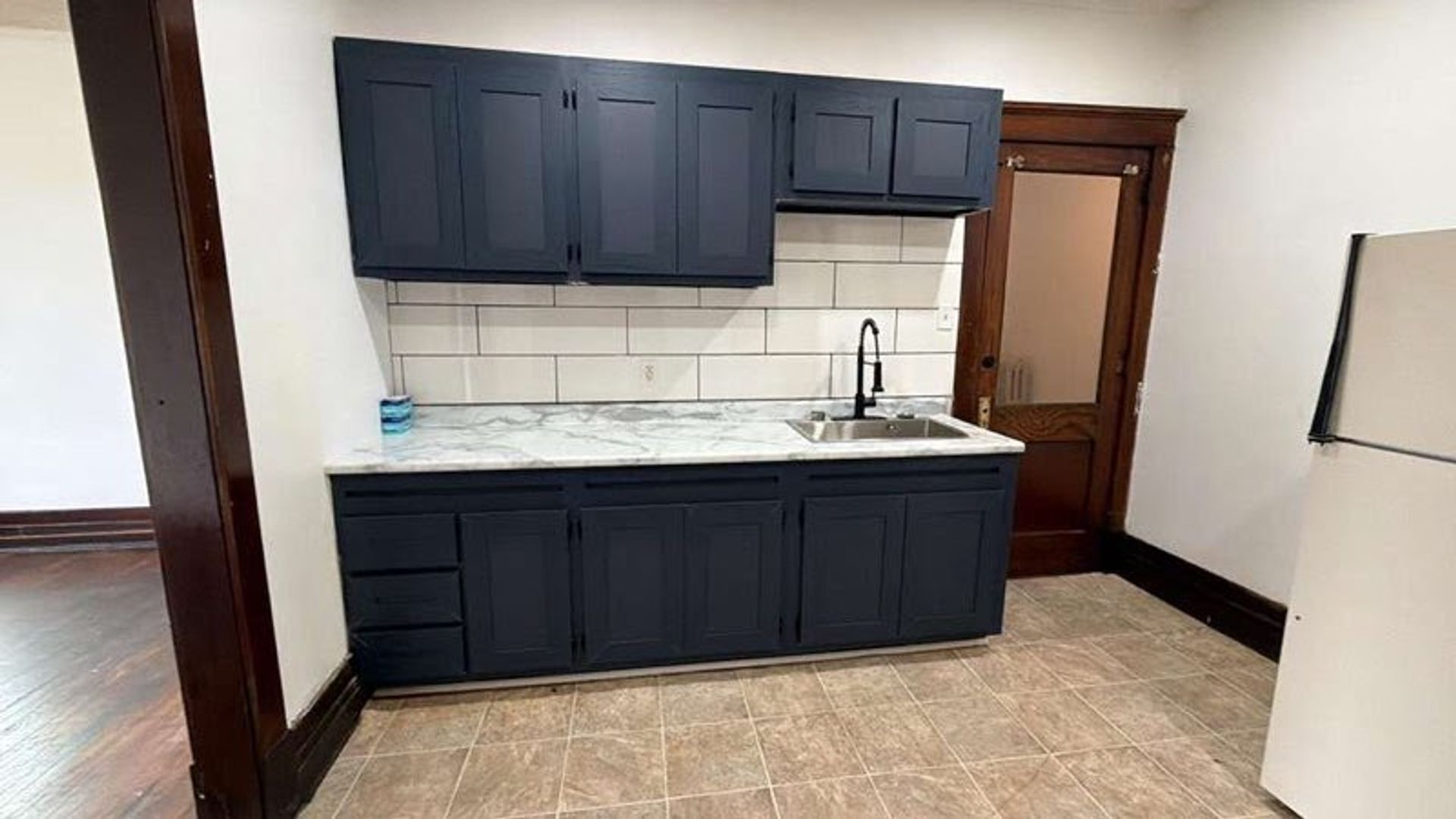 Elkhart Apartment: 328-330 W Marion St